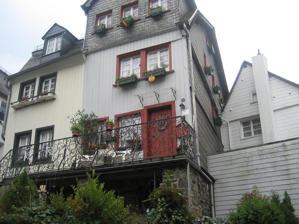 Gaestehaus Luise Bed & Breakfast Monschau Eksteriør bilde